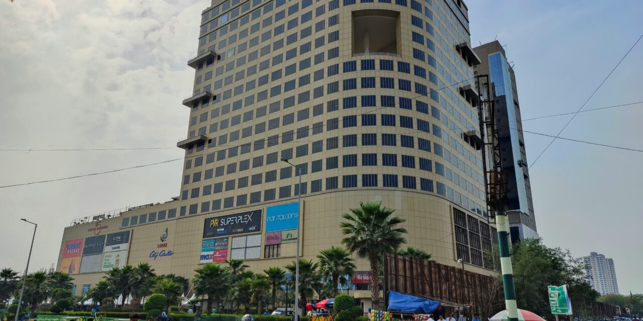 10 Tips for Successful Commercial Plaza Development in Peshawar (2025)